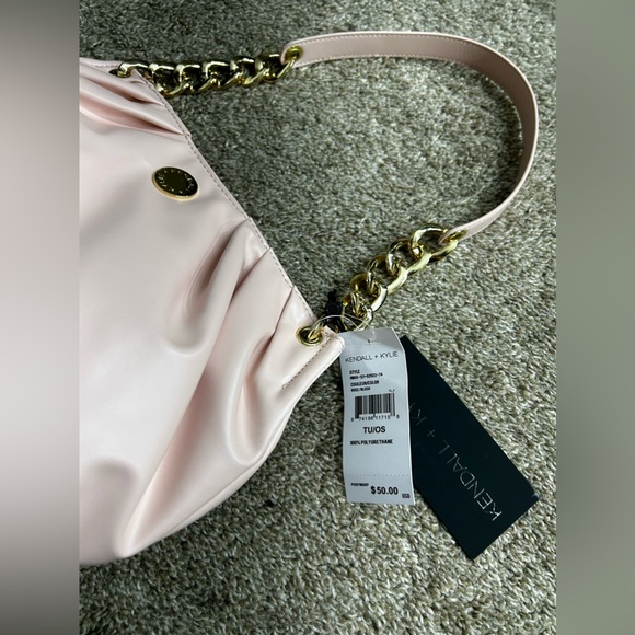 Kendall & Kylie, pink purse 👛 - Picture 7 of 7